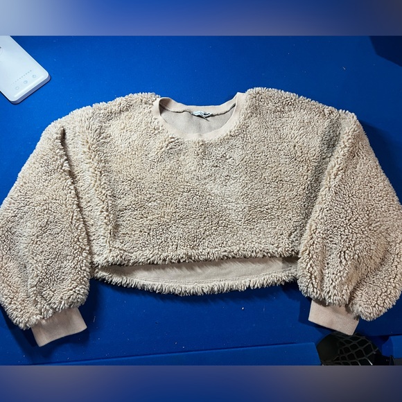 Fashion Nova cropped teddy bear sweater - Picture 1 of 8